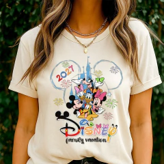 T-shirt Feminina Personagens Clássicos, Castelo Azul E Fogos Coloridos 2027