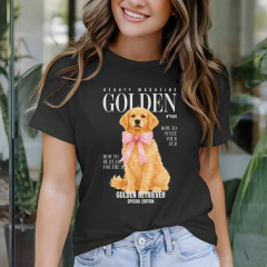 T-shirt Feminina Golden Retriever Com Laço Rosa Em Capa De Revista Ilustrada