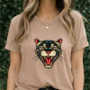 Cappuccino - T-shirt Feminina Cabeça De Pantera Em Arte Vintage Tattoo Tradicional