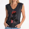 Preto - Blusa Manga Japonesa Rosa Dramática Sobre Fundo Abstrato