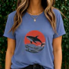 Azul Prime - Camiseta Feminina Baleia Com Onda Em Estilo Japonês Vintage E Sol Vermelho