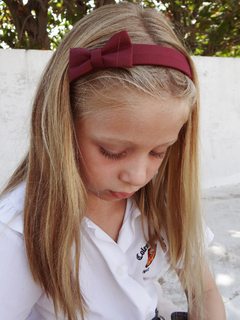 VINCHA RÍGIDA COLEGIO BORDÓ - Petit Nude | Comprá Online 