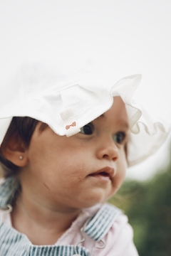 Gorro Bebita Petit Blanco en internet