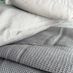Combo: Manta Pie De Cama Waffle + 2 Fundas De Almohadón 70x50