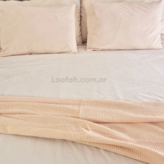 Combo: Manta Pie De Cama Waffle + 2 Fundas De Almohadón 70x50