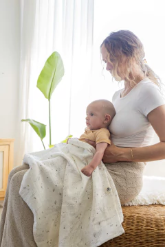 MANTA MUSELINA GASA DOBLE ESTAMPA UNIVERSO - BAYI