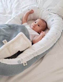 MANTA TEJIDO WAFFLE AQUA CON CORDERITO en internet