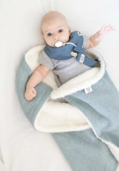 MANTA TEJIDO WAFFLE AQUA CON CORDERITO