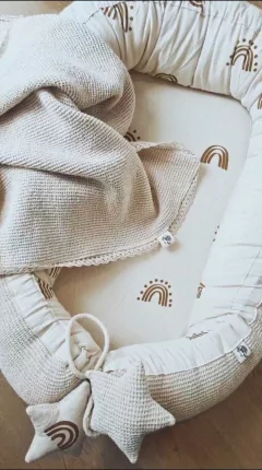 NIDO DE CONTENCIÓN WAFFLE CRUDO CON ESTAMPA ARCOIRIS