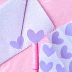 25 Adesivos 3cm - Coração Lilás