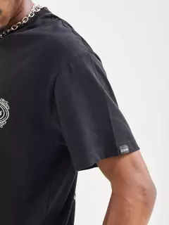 Remera Destiny Negro en internet