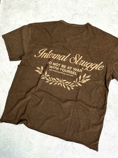 Remera Struggle Chocolate - comprar online