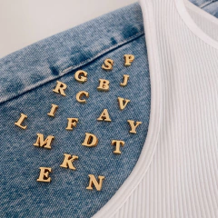 pingente letra inicial banhado a ouro