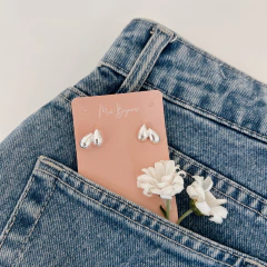 brinco 2 gotas lisas banhado a prata