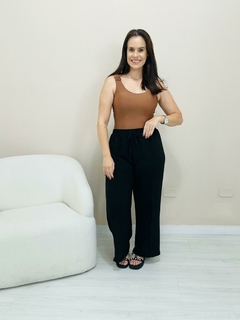 Pantalona Feminina com Vinco em Duna - comprar online