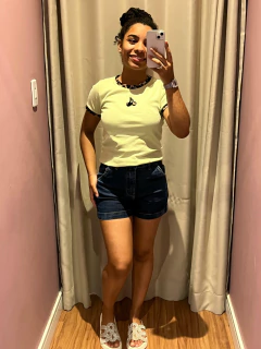 Shorts Jeans Feminino Elastano Bolso Faca - comprar online