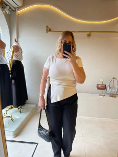 Blusa Laura na internet