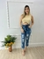 Calça Jeans Mom Cós Alto C/ Babado ATT
