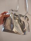 Bolsa Saco Couro Metalizada