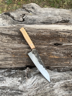 Gyuto efecto forjado y acacia km cero