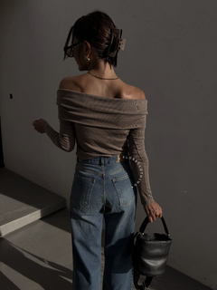REMERA MONACO OFFSHOULDER - FLORE CLOTHING