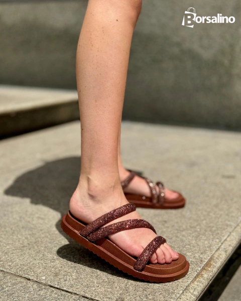 ZUECO TRES TIRAS BRILLOS - comprar online