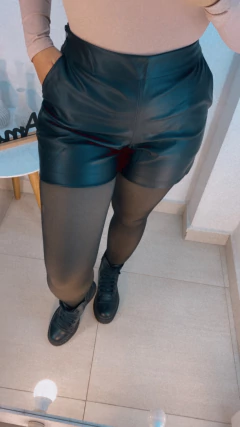 Shorts Couro PU - comprar online