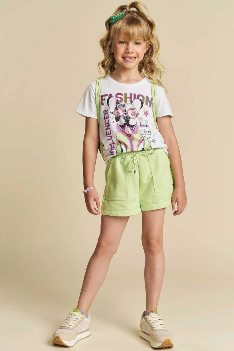 Conjunto de Blusa em Meia Malha Fashion Dog, Shorts em Moletom sem Pelúcia Verde e Bolsa Holográfica Kukiê