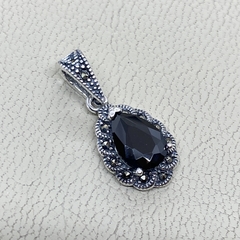 Dije en plata 925 con marquesitas y azabache gota