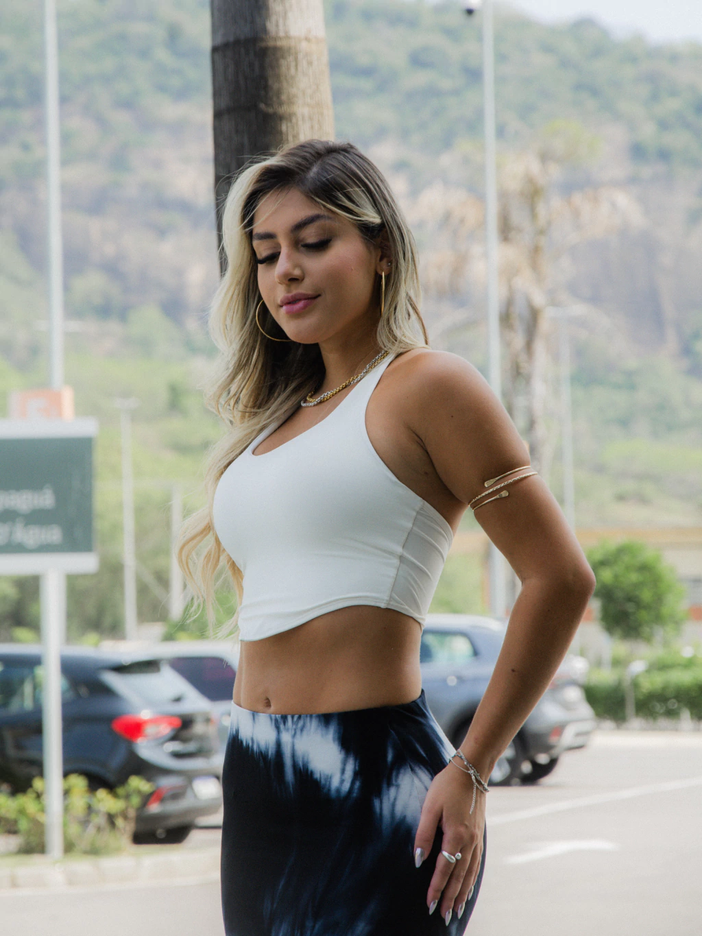 Cropped “Íris”