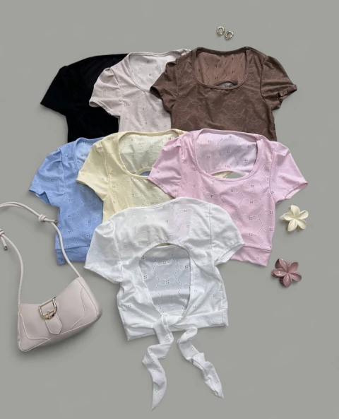 Top con manga broderie