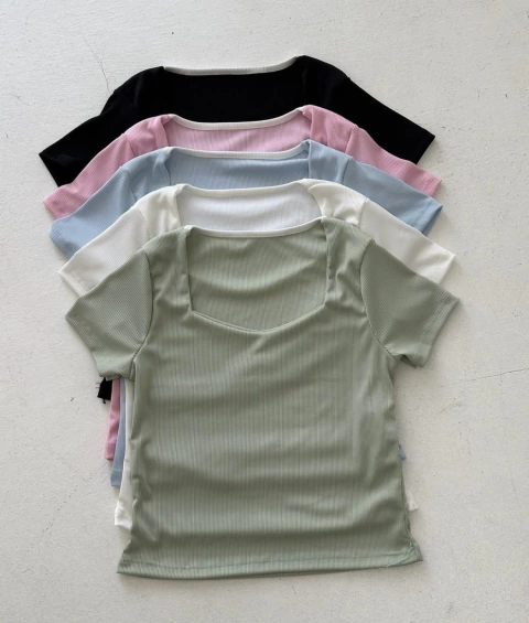 Remera escote espejo morley