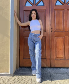 Wide cargo celeste humo nevado