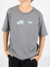 REMERA M/C ESTAMPA ESPALDA GRIS - 537N - comprar online