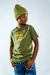 REMERA M/C ESTAMPA LOGO CENTRAL VERDE- 502N - Waiting Boys