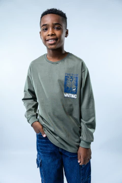 576N - REMERA M/L C/PUÑOS ESTAMPA FRENTE OVERSIZE - VERDE - Waiting Boys
