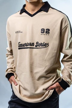 480N - CHOMBA MANGA LARGA RETRO - AMERICAN SERIES BEIGE en internet