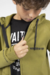 CAMPERA RANGLAN CUELLO ALTO C/ LOGO VERDE PRADO- 845N - Waiting Boys