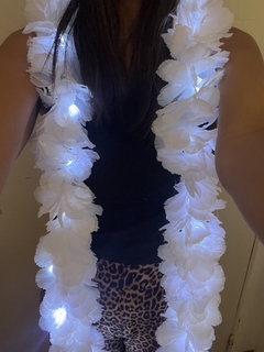 1 BOA BLANCA TELA LED