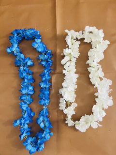 Dos collares hawaii blanco y azul -SIN CAMBIO