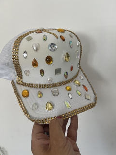 Gorra diamante base blanda tonos dorado