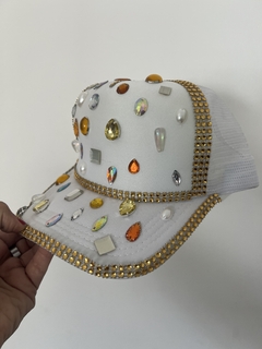 Gorra diamante base blanda tonos dorado en internet