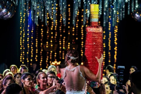 Piñata Campari 1 METRO