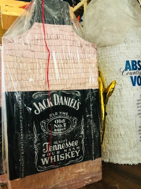 Piñata Whisky 1 METRO