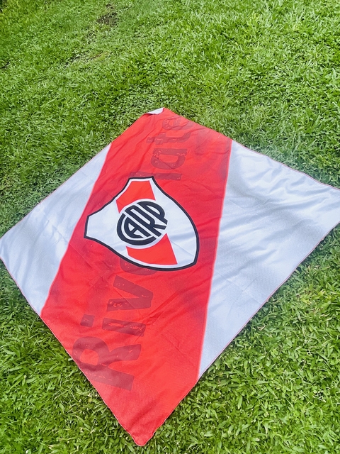 MEGA TOALLON ANIMADO 150 X 150 CM COD 15