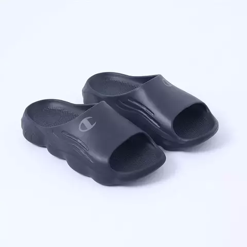 Chinelo Champion Spheric II na cor preta, com design casual e logo da marca.