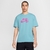 Camiseta Nike SB logo HBR na cor azul claro, com estampa em rosa, modelo unissex.