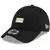 Boné preto da marca New Era com detalhe em dourado e aba curva.