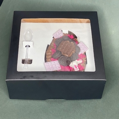 CAJA CON VISOR NEGRO MATE 21x21x8 INTERIOR PARA MEDIO HUEVO DE PASCUAS