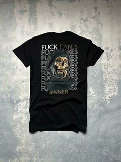 remera "fuck fakes"